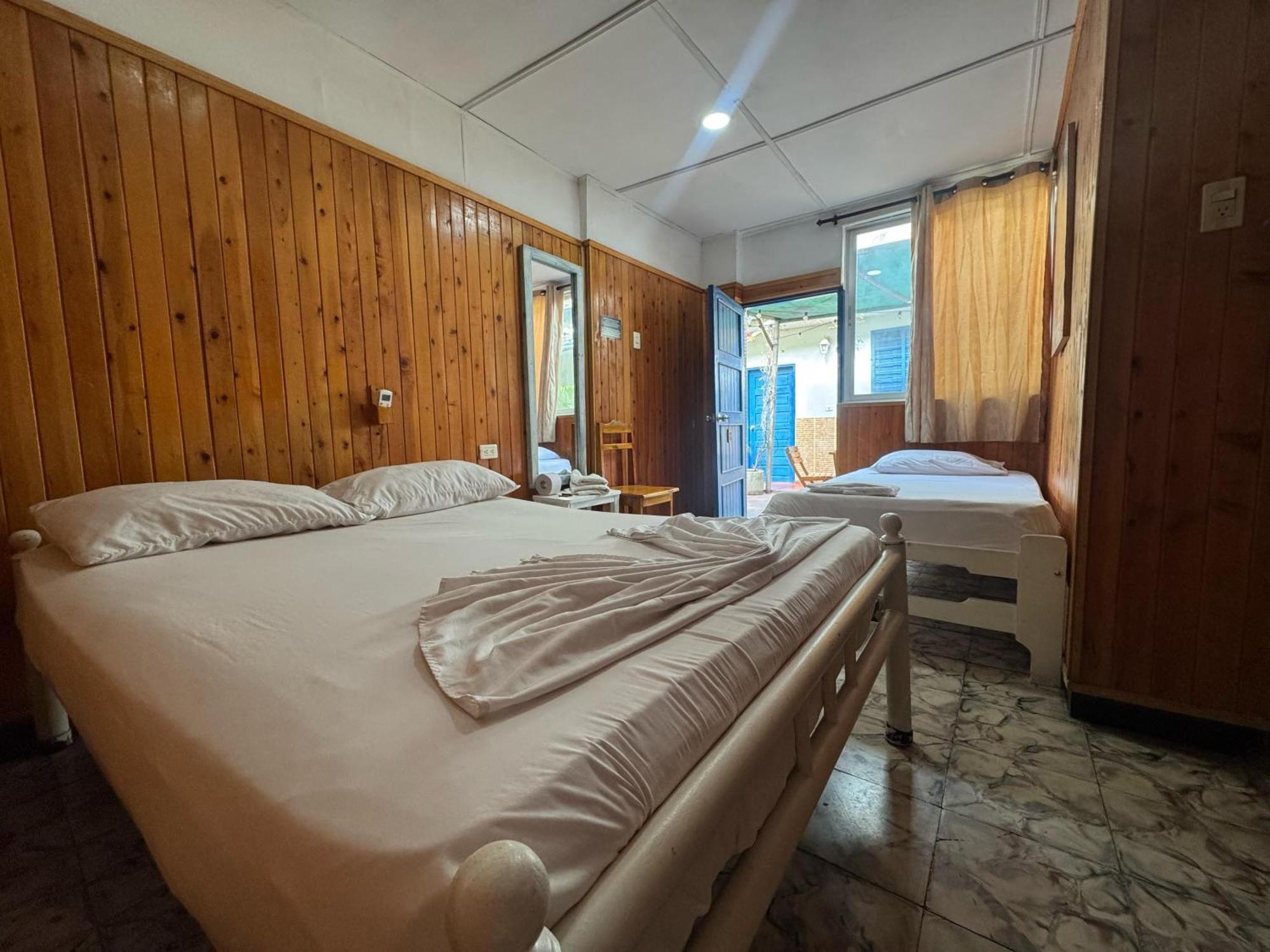 Hostal Luna Llena Getsemani Cartagena Ngoại thất bức ảnh